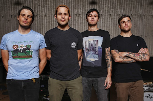 4 Band Rock yang Tetap Sukses Ditinggal Vokalis