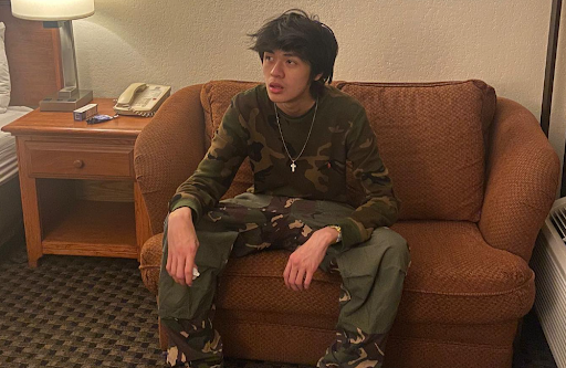 Warren Hue Lepas Single Baru Eksperimentalnya, HANDSOME