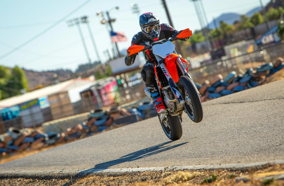 Nggak Sabar Mau Gas Supermoto Baru Lo? Slow, Pahami Dulu Hal Berikut Ini!