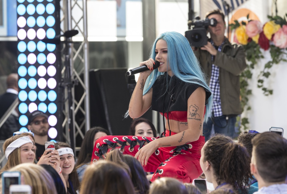 Halsey RIlis Video Klip Nan Emosional