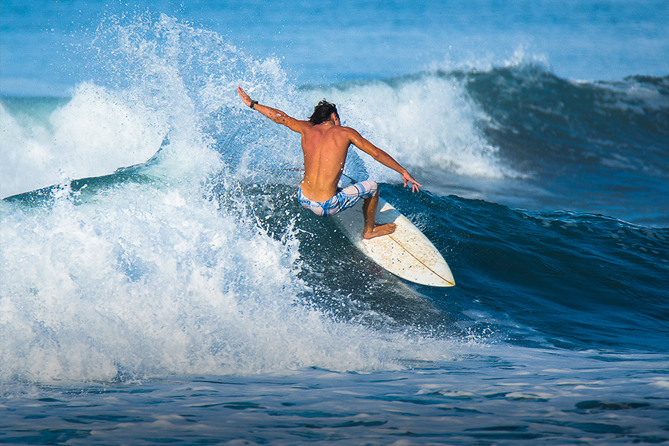 Mata merah abis surfing