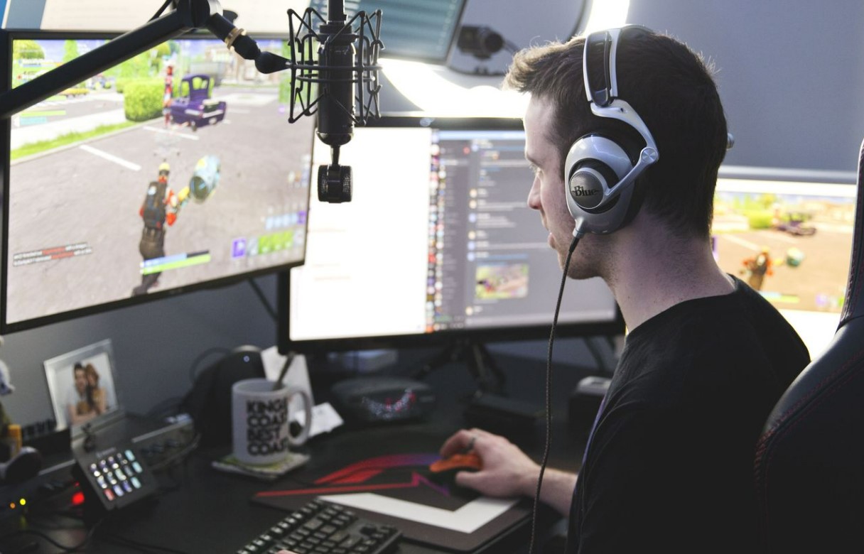 INGIN JADI STREAMER GAME?  3 TIPS INI JADI TRIK JITU UNTUK RINTIS KARIR LO!