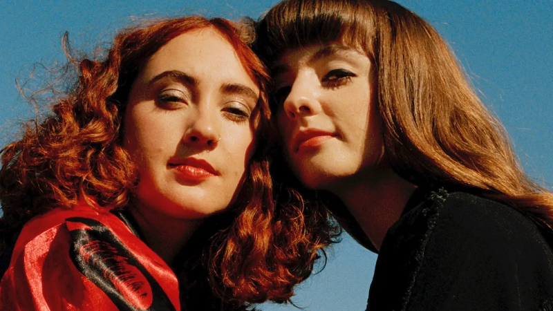 “Happy New Year”, Langkah Let’s Eat Grandma Buka Tahun Baru