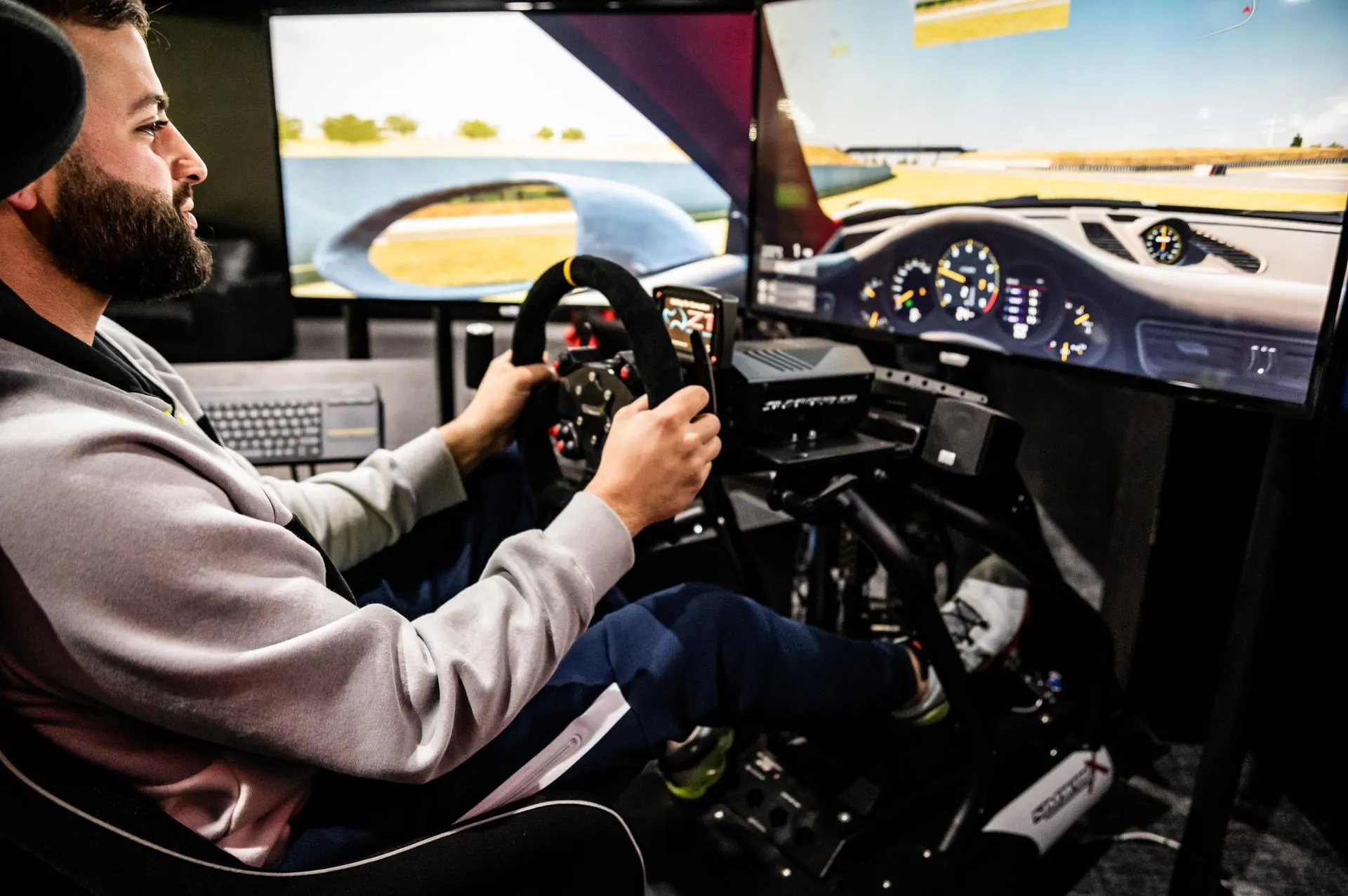 Simulator Racing Paling Gokil! Gambaran Gaming Masa Depan?