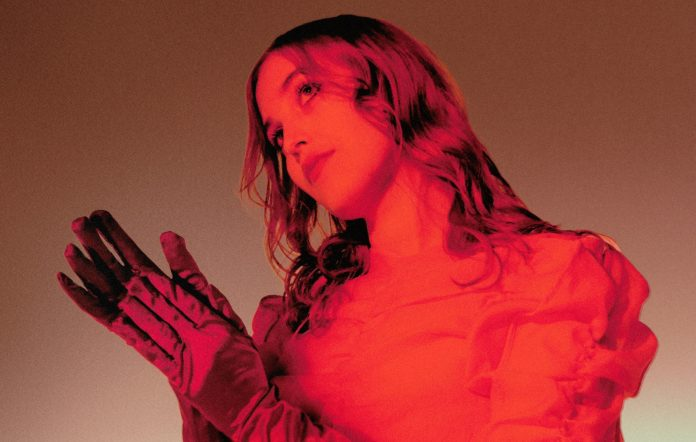 Hatchie Bagikan Single Baru Giving The World Away