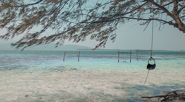 Pulau Menjangan Kecil, Karimunjawa. Image: Wikipedia