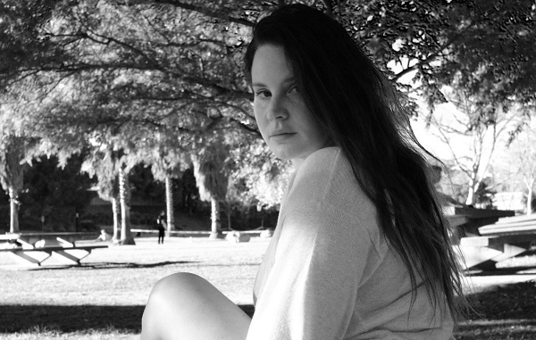 Lana Del Rey Rangkum Pendewasaan Diri dalam A&W