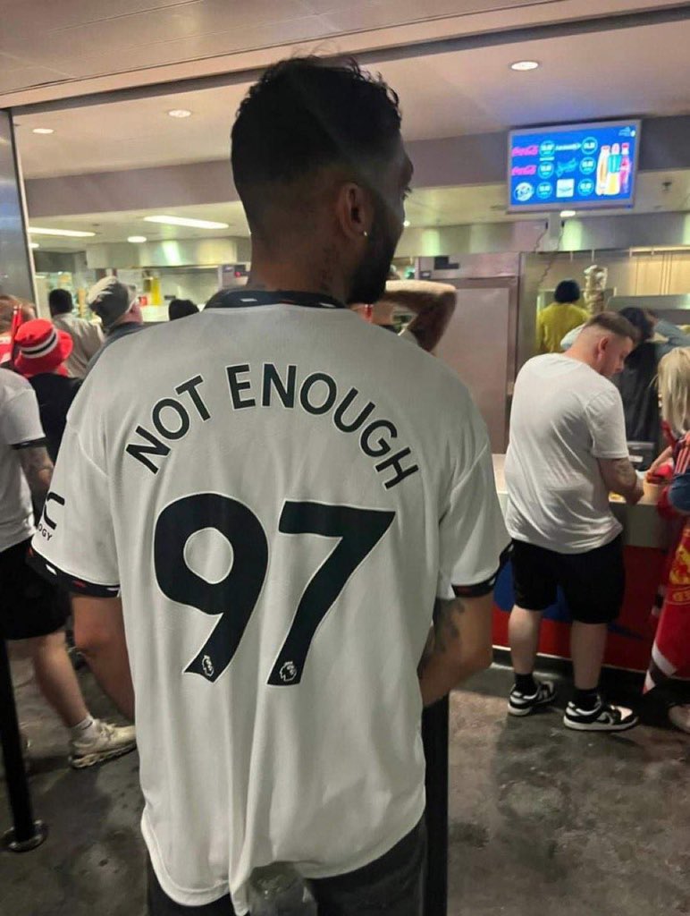 Manchester United Fans Wore 97 Jersey Referring to Hillsborogh Tragedy