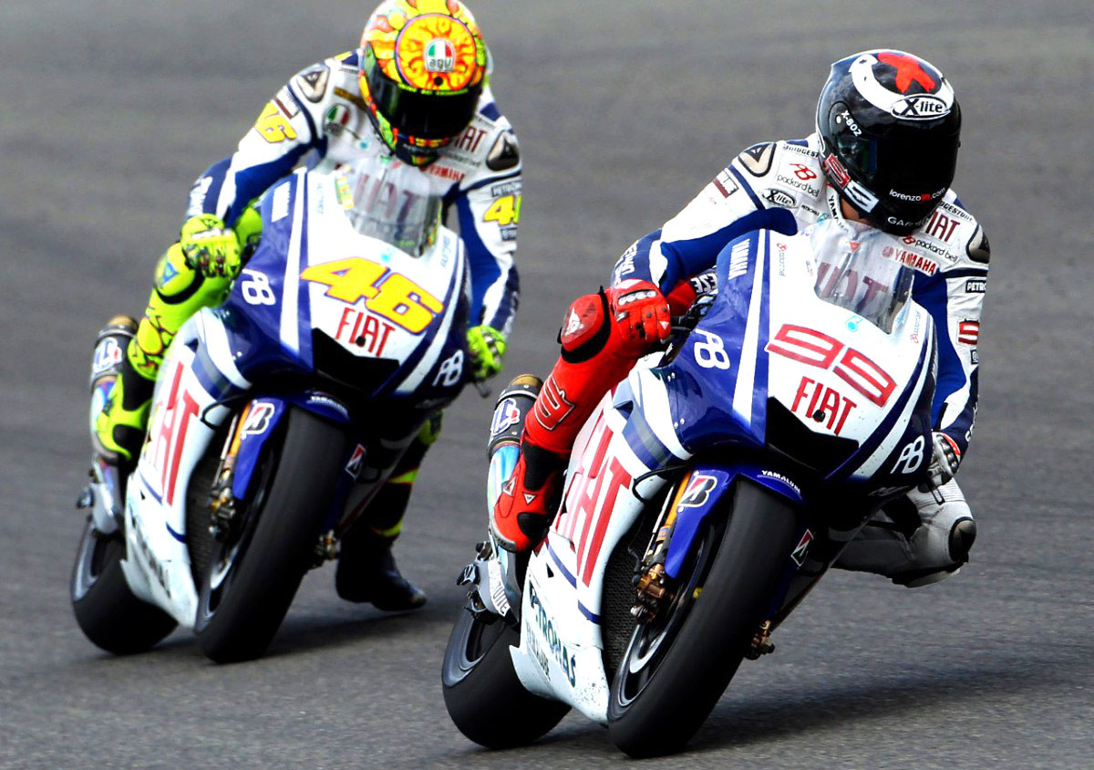 Perang Saudara di Garasi Yamaha: Rossi vs Lorenzo, Rivalitas Sengit Satu Tim Tanpa Ampun!