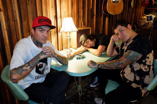 Pierce The Veil Kembali dengan Lagu Baru, Pass The Nirvana