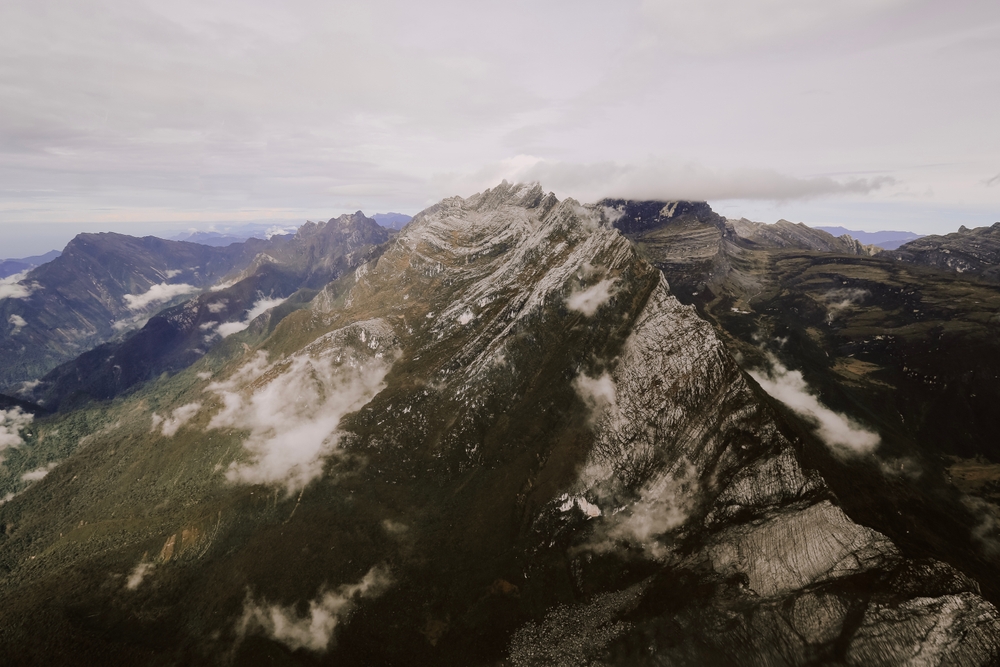 GUNUNG DENGAN SUHU TERDINGIN DI INDONESIA