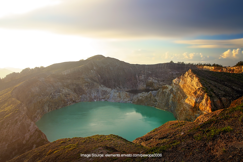 Gunung Kelimutu