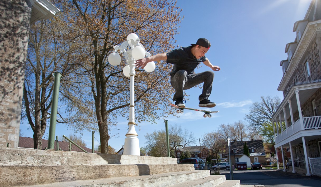 Urgent! Skateboard Bahaya Nggak Sih Buat Lutut Lo?