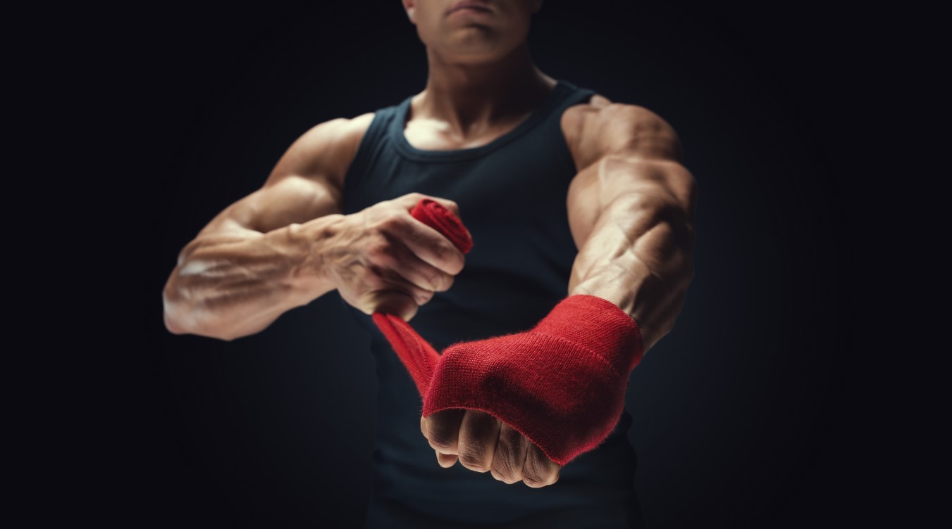 Handwraps Vs. Gloves, Mana yang Lebih Oke Buat Latihan Boxing?