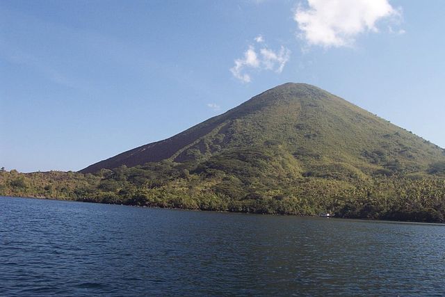 Gunung Api Banda. Image: Wikipedia
