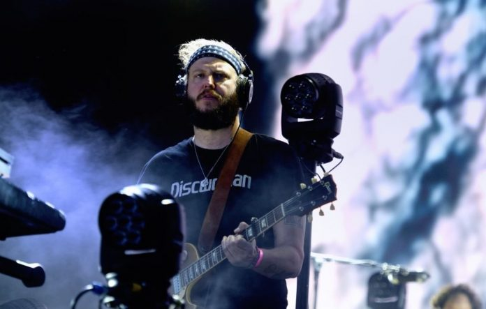Bon Iver Bagikan Lagu Baru Second Nature