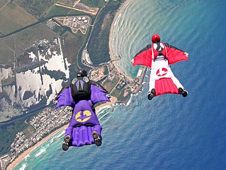 Ilustrasi wingsuit flying. Image:  Wikipedia