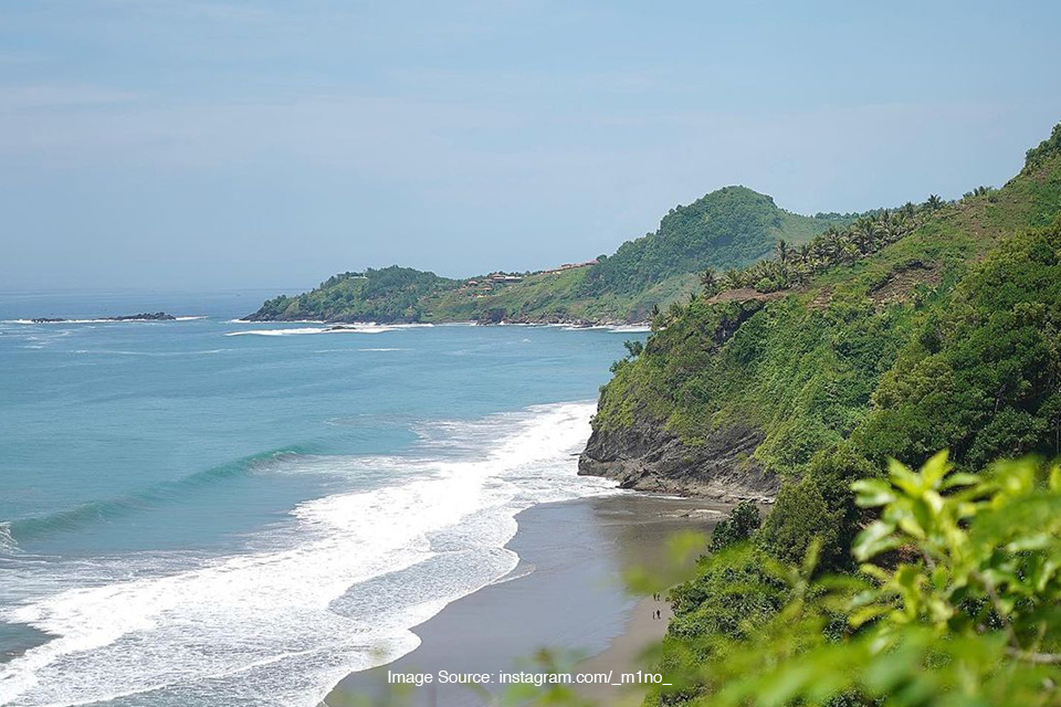 Pantai Surumanis