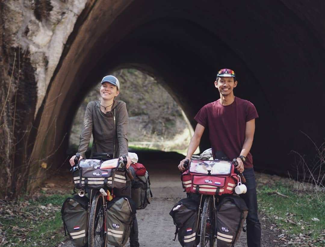 Epic! Pasangan ini Gowes Sepeda dari Belanda Sampai Indonesia!