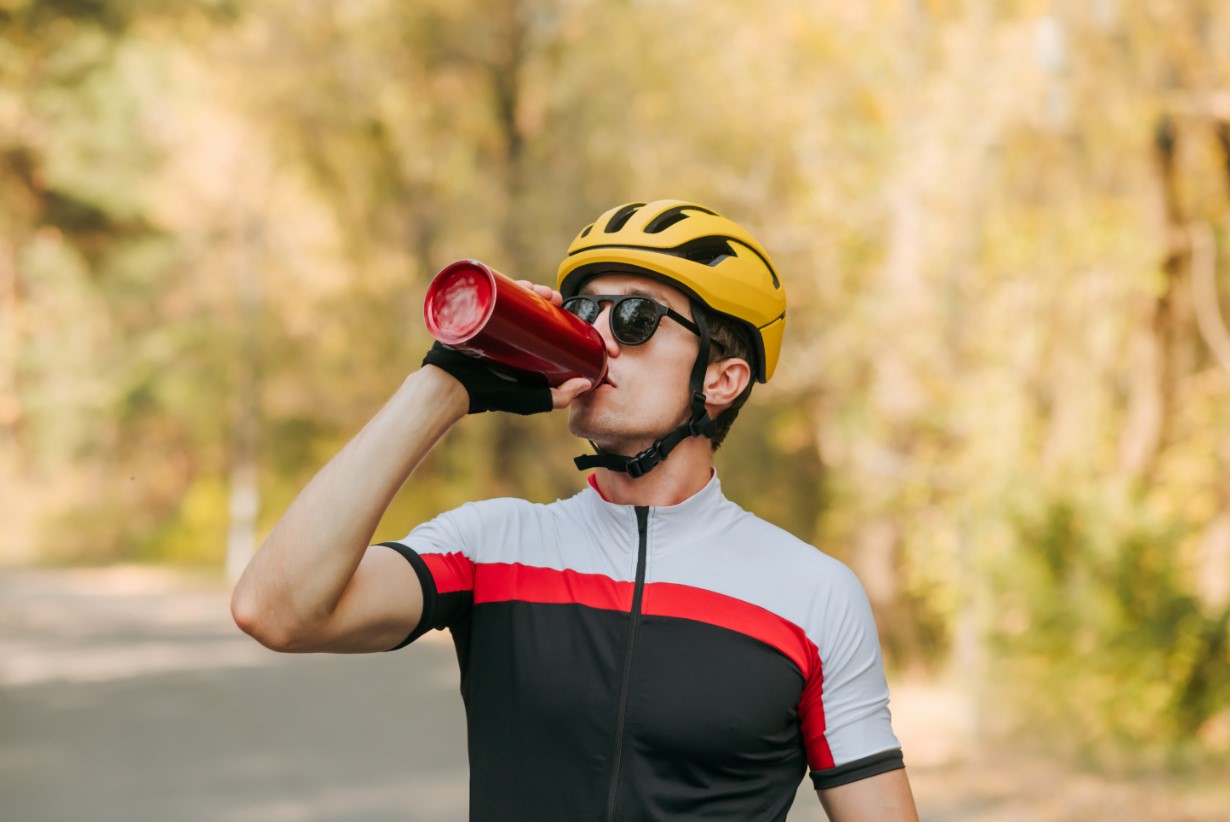 Minum Energy Drink Saat Gowes? Perhatikan Beberapa Hal Berikut!