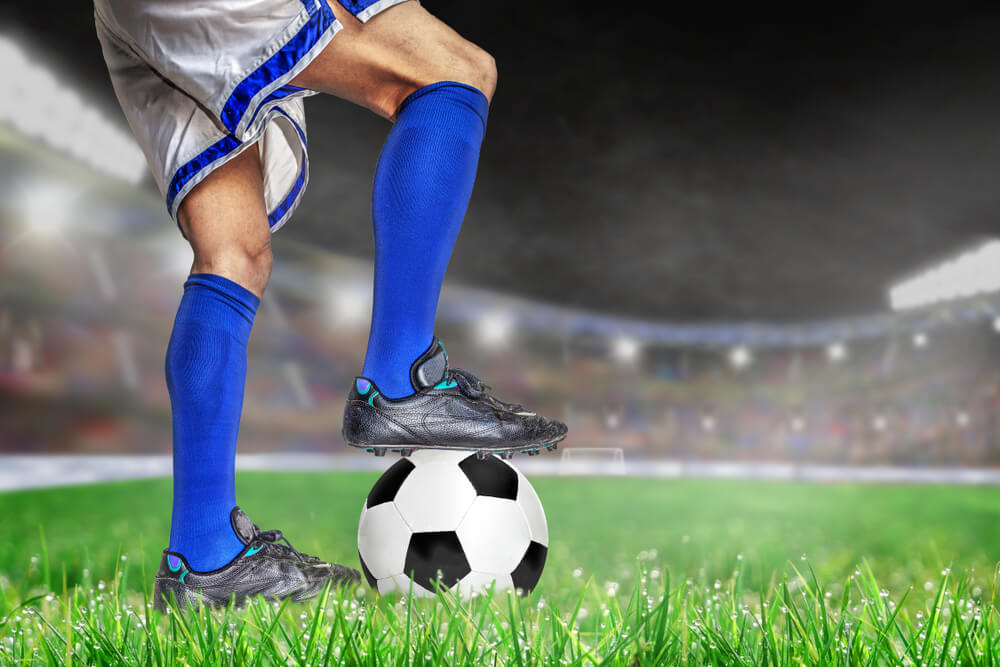 Perbedaan Sepatu Futsal dan Sepatu Bola