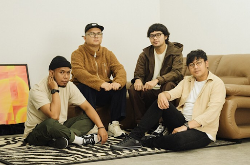 Menuju Album Baru, eleventwelfth Bicara Soal Merelakan