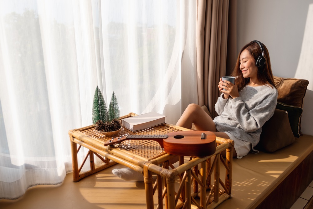 Hindari Overthinking, Dengarkan Deretan Musik Relaksasi Ini