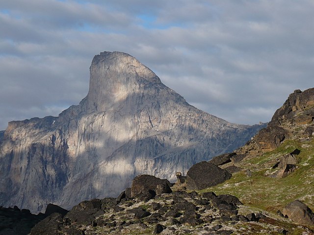 Gunung Thor, Kanada. Image: Wikipedia