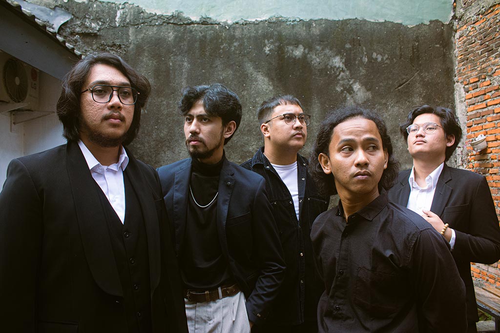 Bicara Penerimaan, Magnolia Celebration Rilis “Strangers Again”