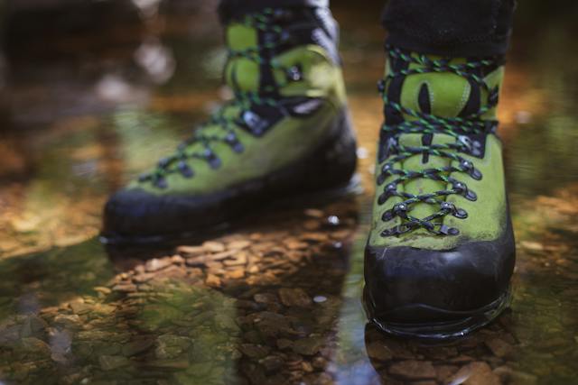 Ilustrasi sepatu gunung waterproof. Image: Vincent M.A. Janssen/Pexels