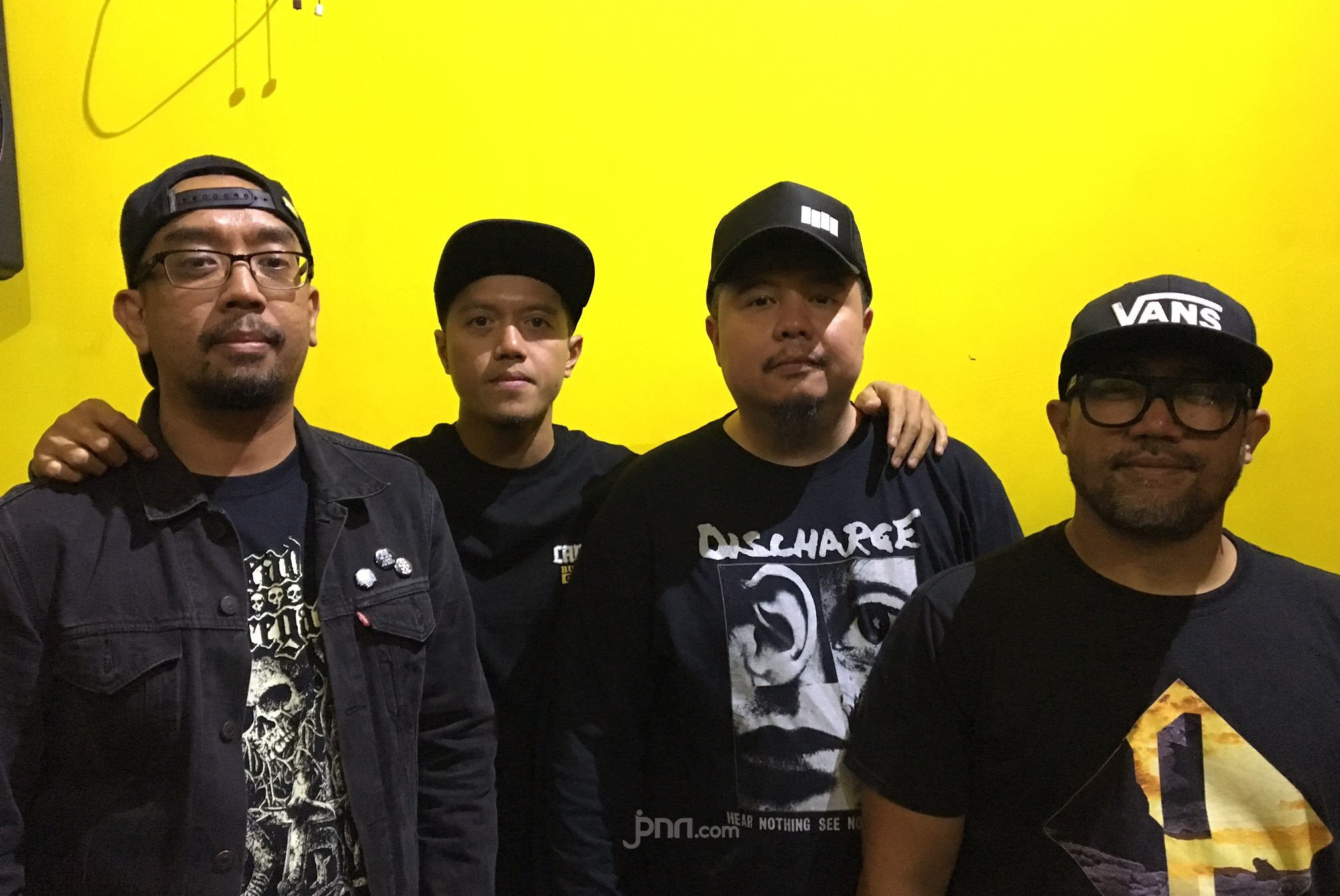 Akrobat Aksara: Mendongkrak Imej Rock N’ Roll Agar Kian Gahar