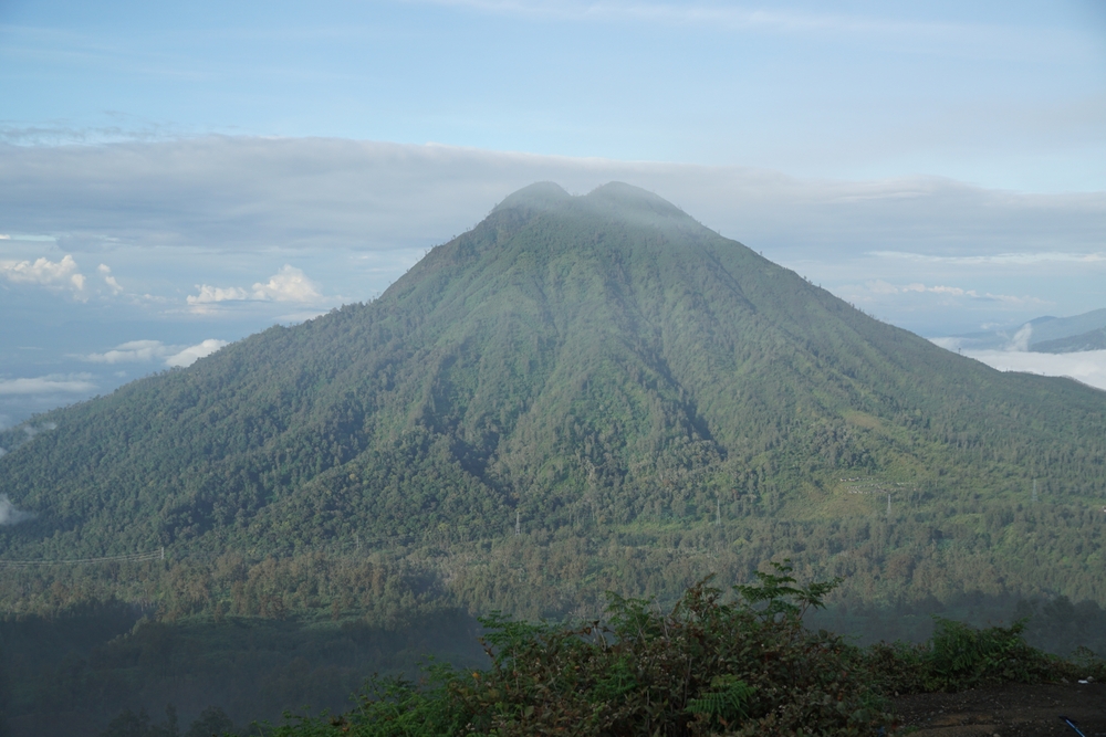 Gunung Tangkit Tebak