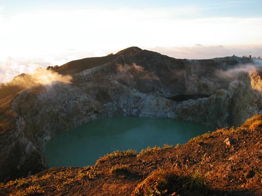 Gunung Kelimutu. Image: Wkipedia