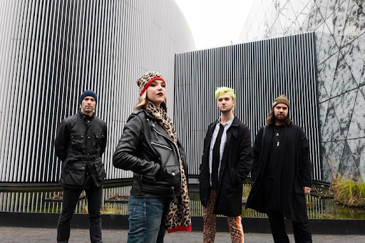 Halestorm Kolabs dengan Ashley McBryde untuk Lagu Terrible Things