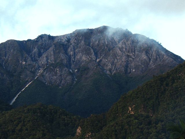 Gunung Binaiya. Image: Wikipedia