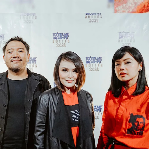 HMGNC Lepas Lagu Barunya, Stay