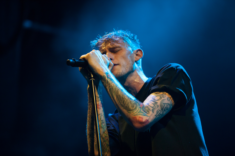 Warna Musik Machine Gun Kelly Akan Lebih Kelam