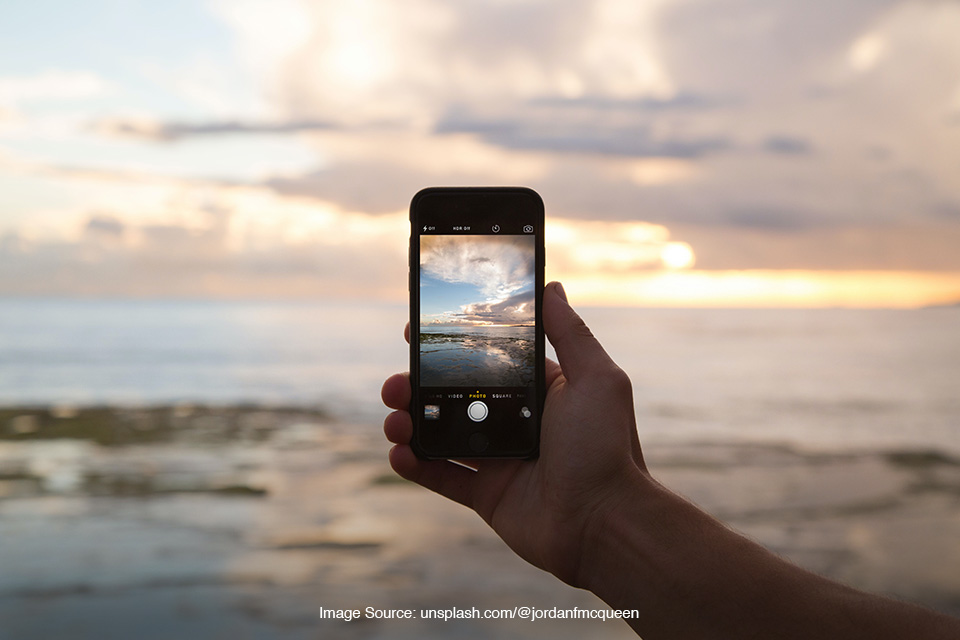 memotret momen sunrise