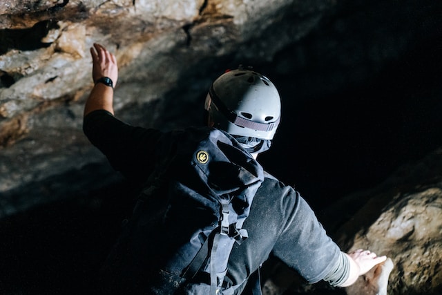 Ilustrasi caving. Image: Jason Gardner/Unsplash