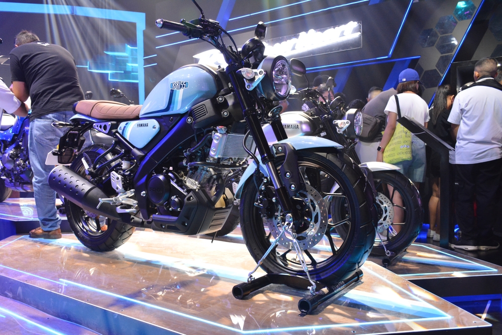 Pilih yang Mana Antara Yamaha XSR 155 vs Kawasaki W175?