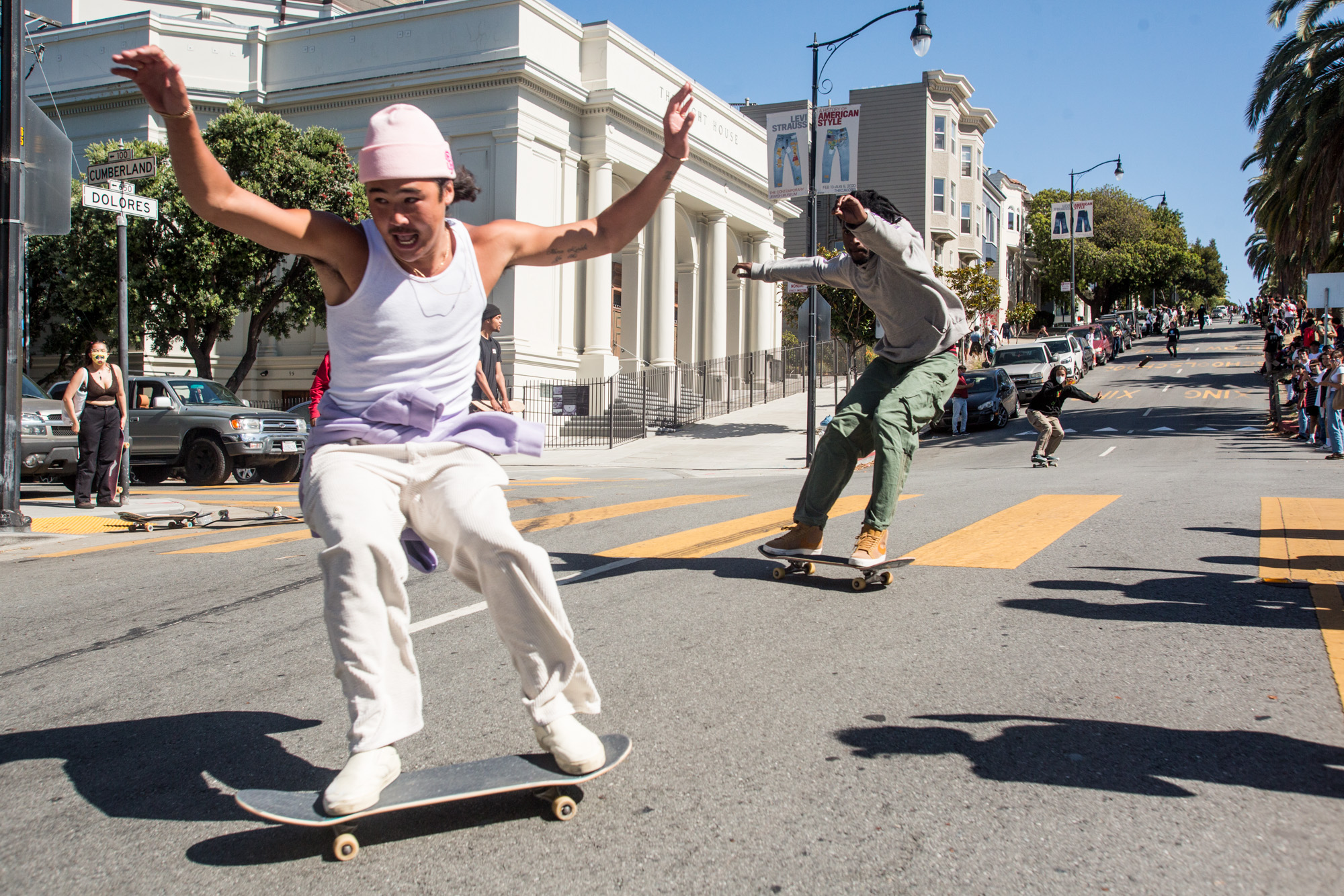 Hill Bombing dan Tradisi Pacu Adrenalin di Atas Papan Skate!