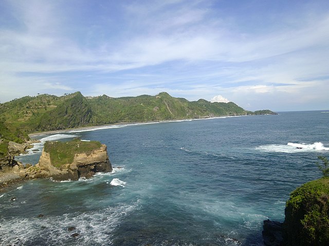 Pantai Menganti. Image: Wikipedia