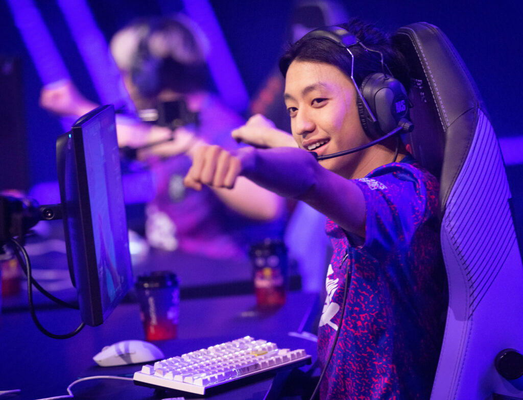 Dahsyat! Permainan Gila-gilaan Forsaken Antarkan Jadi Ace Kelas Dunia!