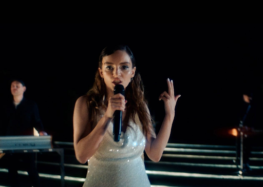 Chvrches Bagikan Video Live Resmi untuk Single Over