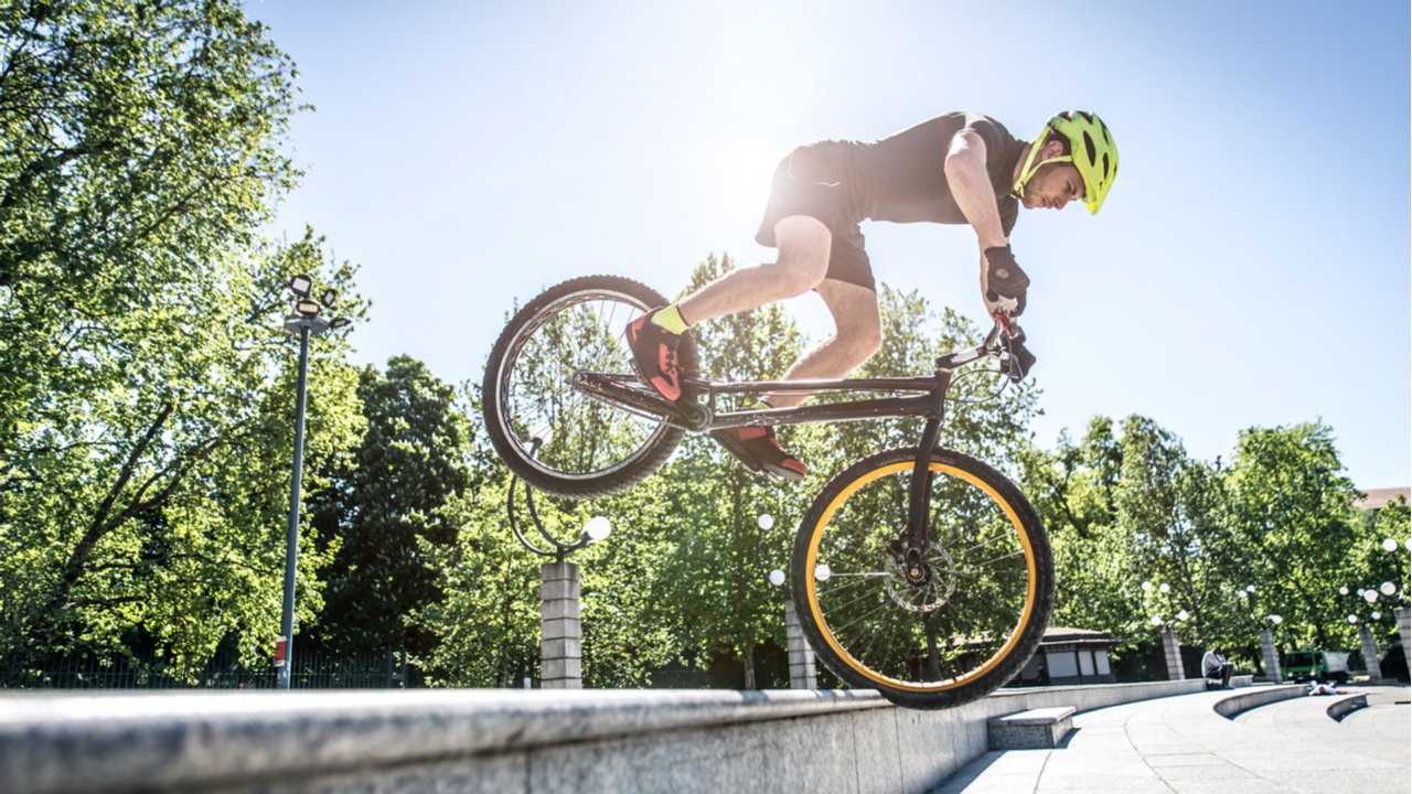 Stoppie, Teknik Berhenti Paling Keren yang Bisa Lo Lakukan!