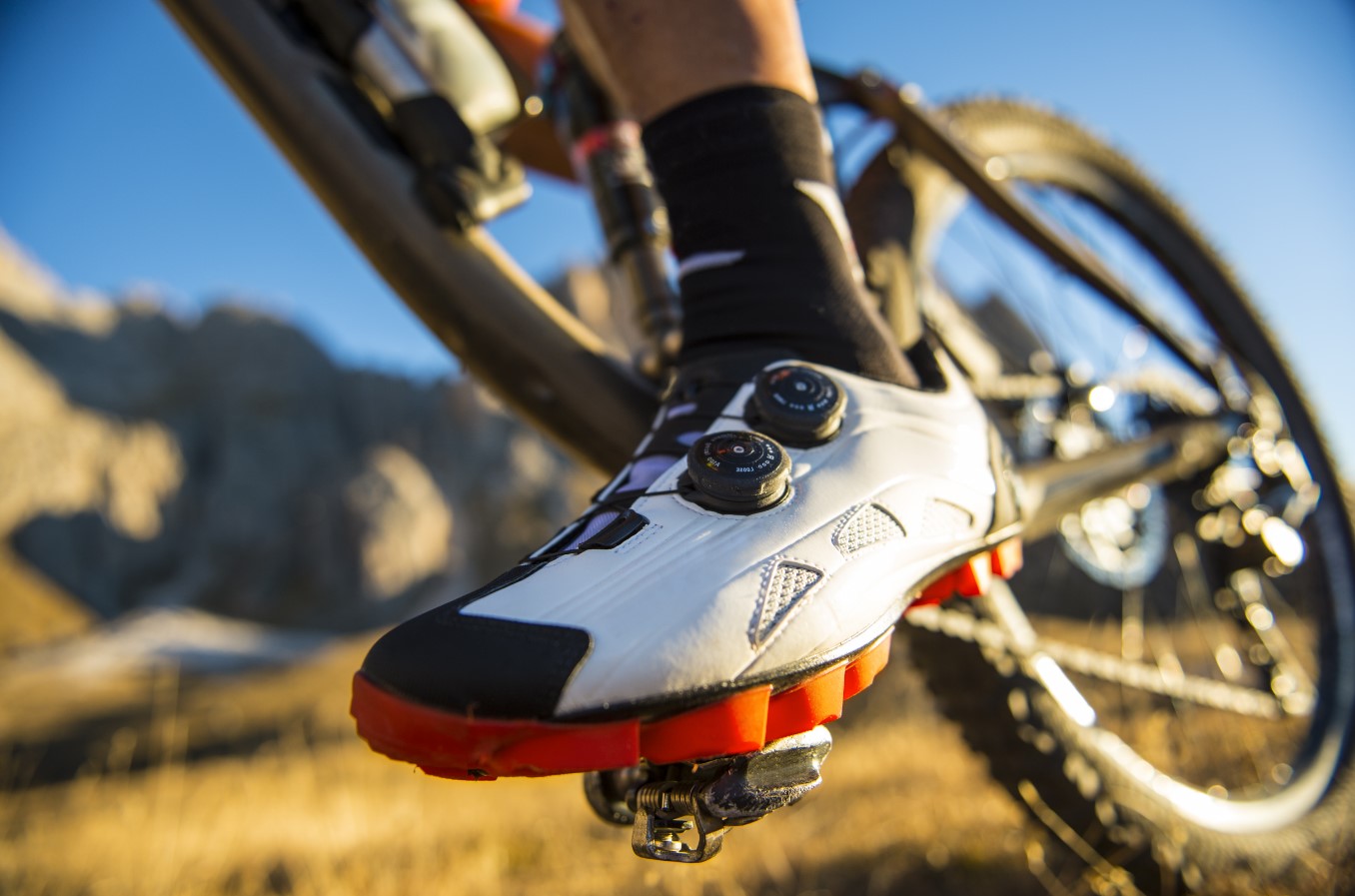 Cleat Shoes, Sepatu Unik Khusus Untuk Cyclist