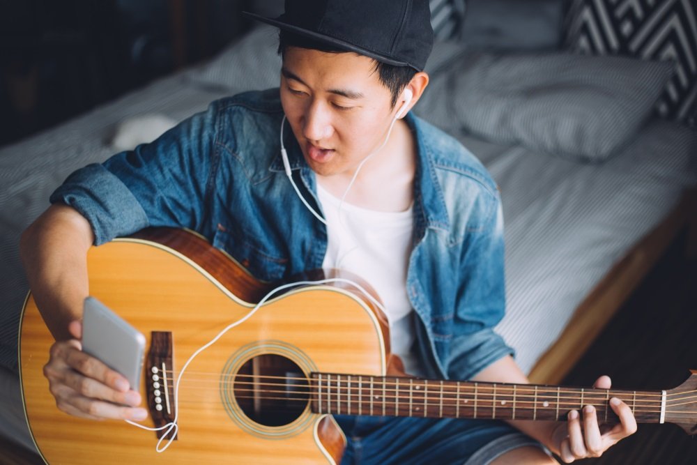 Gunakan Efek Gitar Akustik Terbaik Agar Main Lebih Asyik