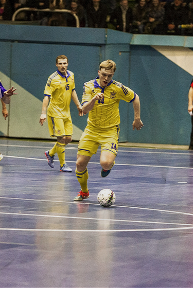 Gocek Atau Oper Bola? Pahami Hal Ini Supaya Lo Bisa Ambil Keputusan!