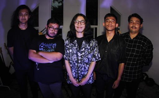 Enamoré Sajikan Musik yang Megah di Single Sandikala