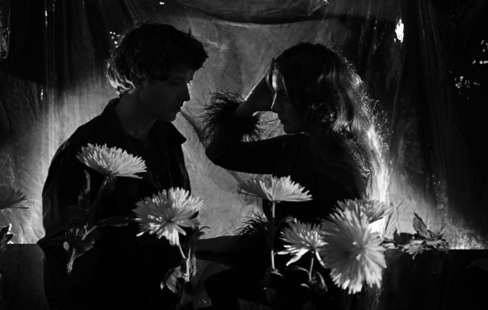 Beach House Lepas 5 Single dan Album Baru, Once Twice Melody